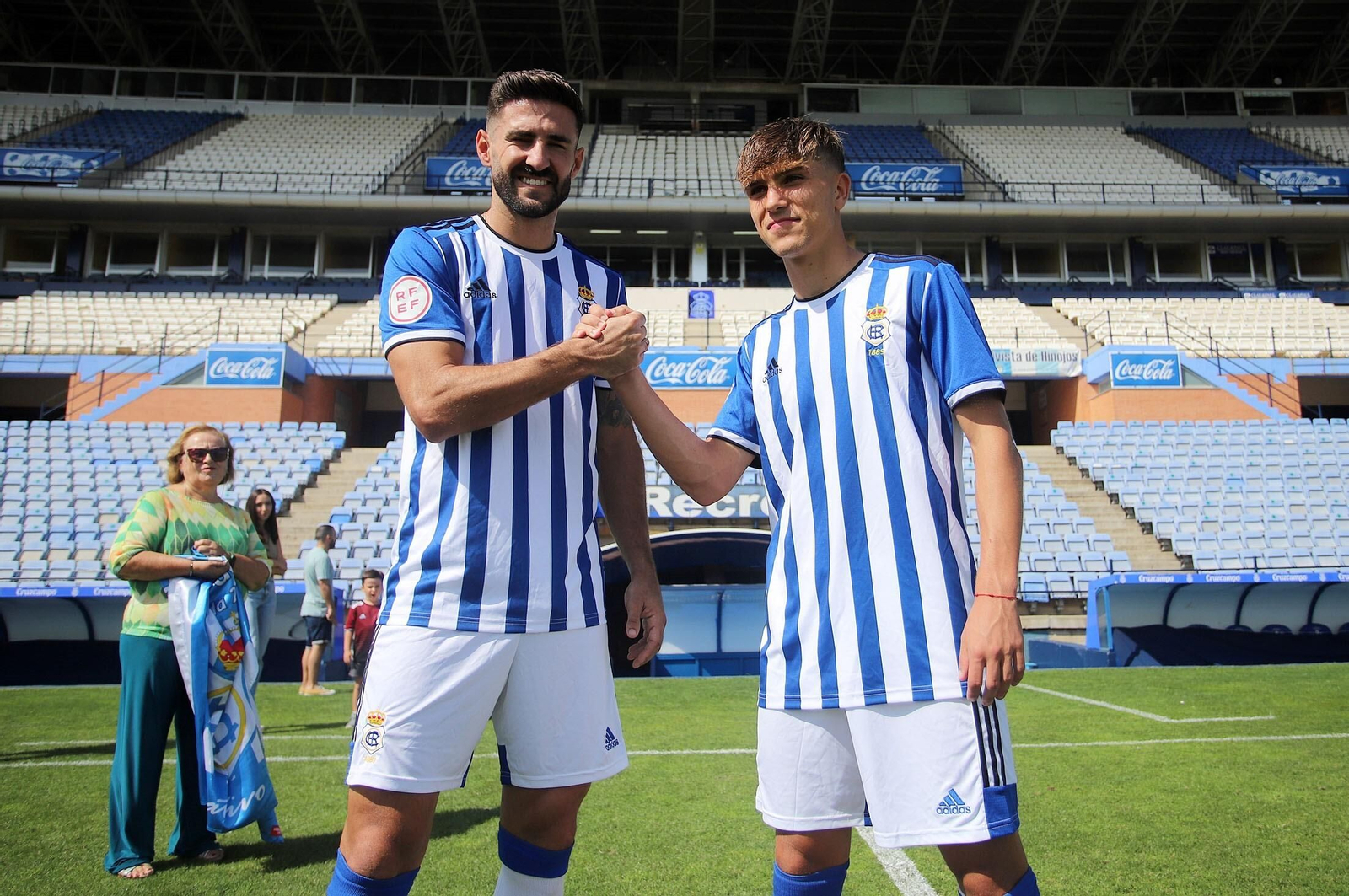 De la Rosa, a la izquierda, jugador más joven de la plantilla, junto a Raúl Navas, uno de los veteranos.