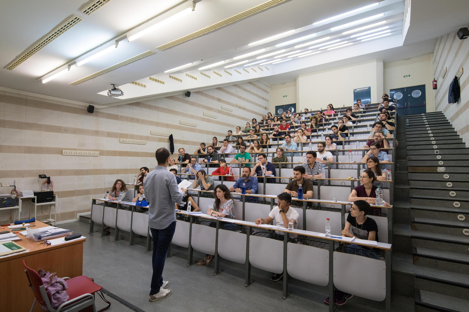 Los aspirantes a oposiciones de la Junta, pendientes de la fecha definitiva