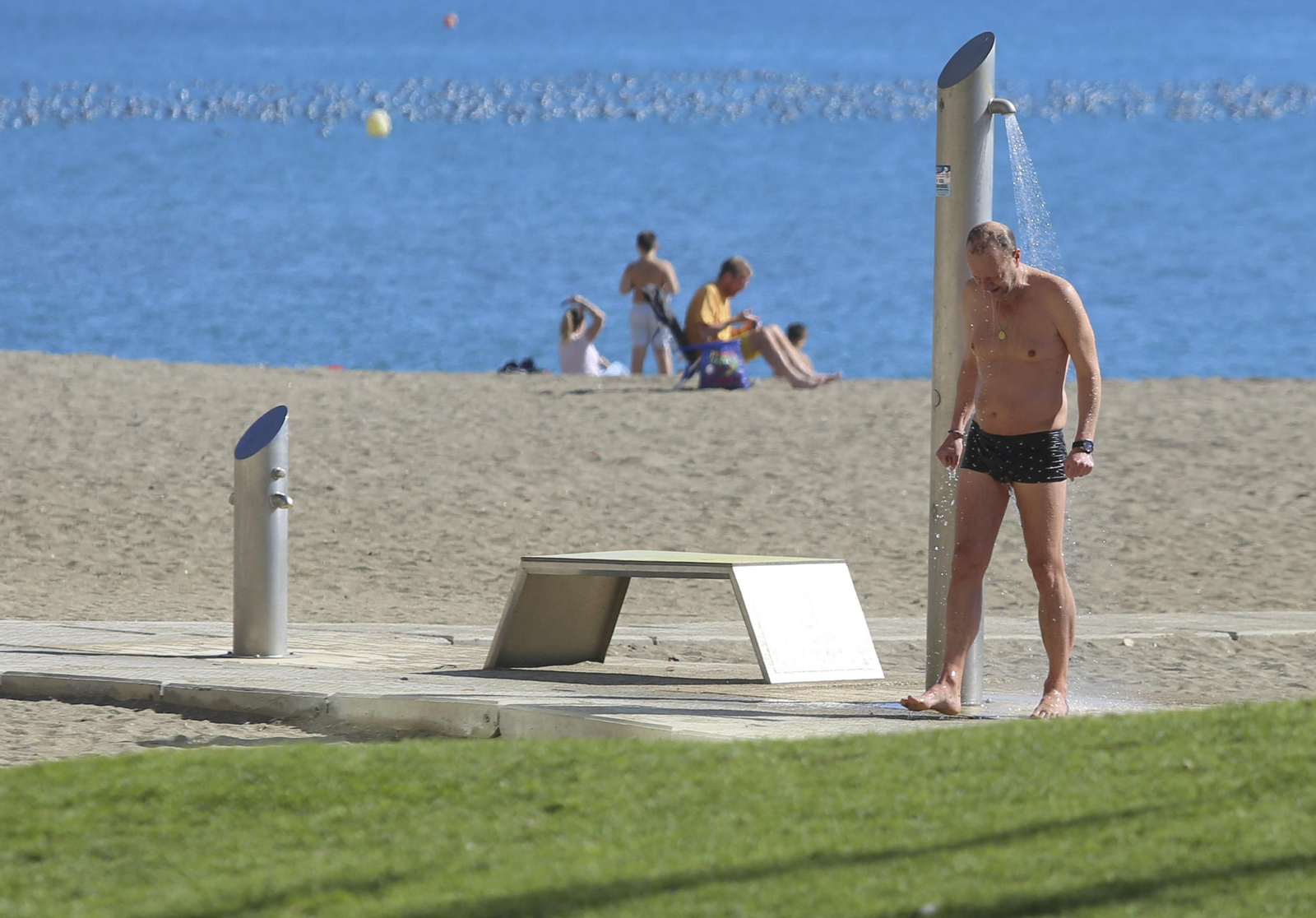 Las fotos de las playas de Málaga ante un calor que "no es normal"