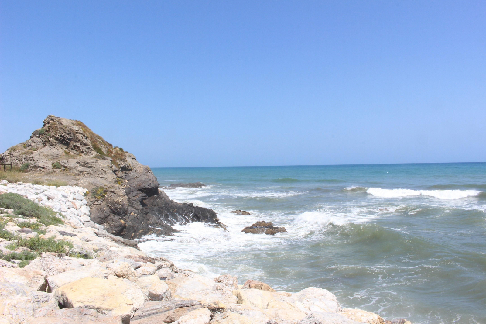 La playa El Peñón del Cura de Mijas.