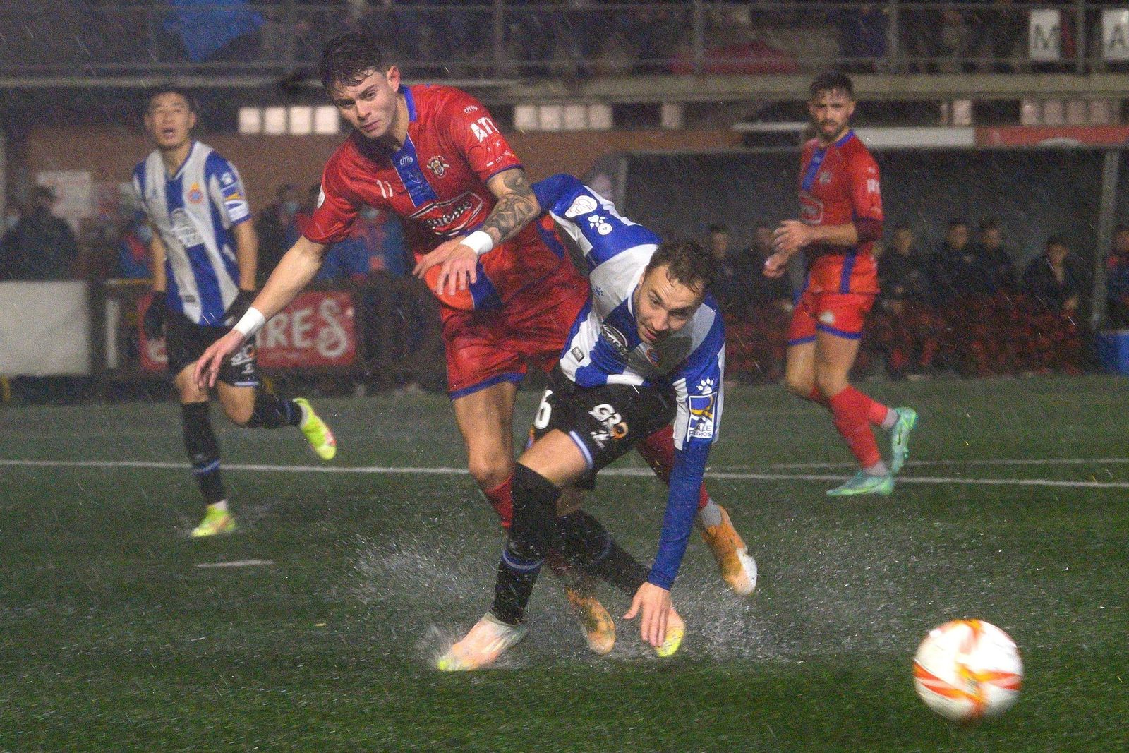 Loren, durante el partido ante el Solares.