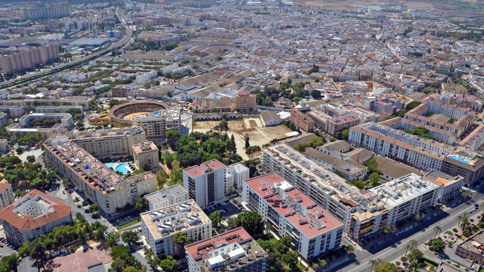 El entorno de la avenida Álvaro Domecq y Plaza de Toros. El entorno de la avenida Álvaro Domecq y Plaza de Toros.