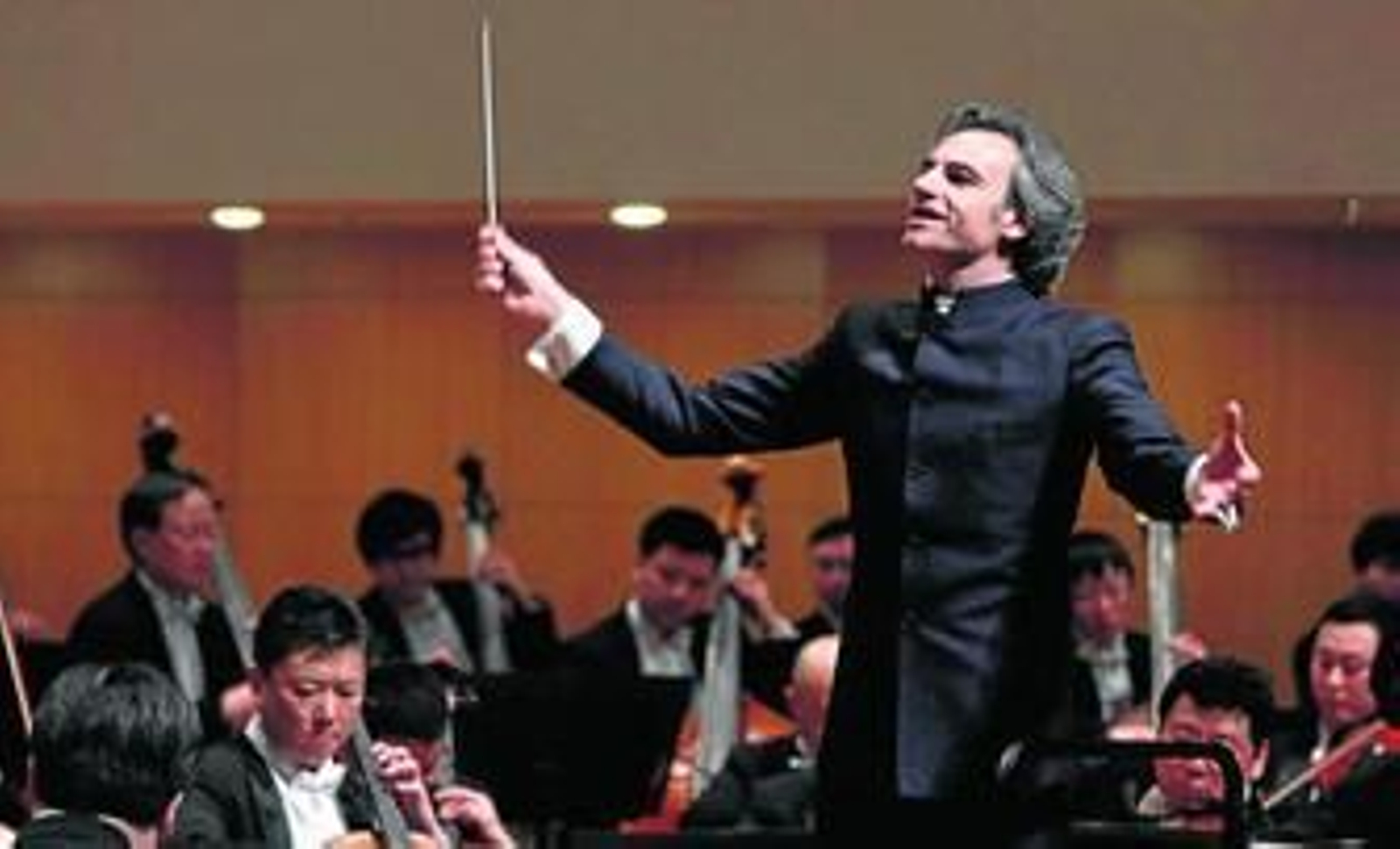 La Orquesta Filarmónica de Pekín, con Halffter a la batuta, el pasado 13 de abril en el Gran Teatro Nacional de China.