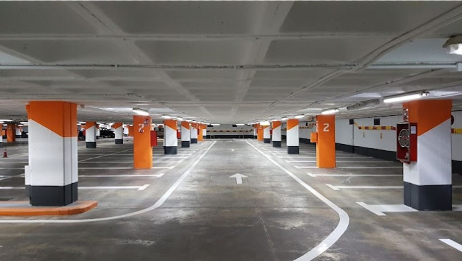 Interior del parking del Mamelón.