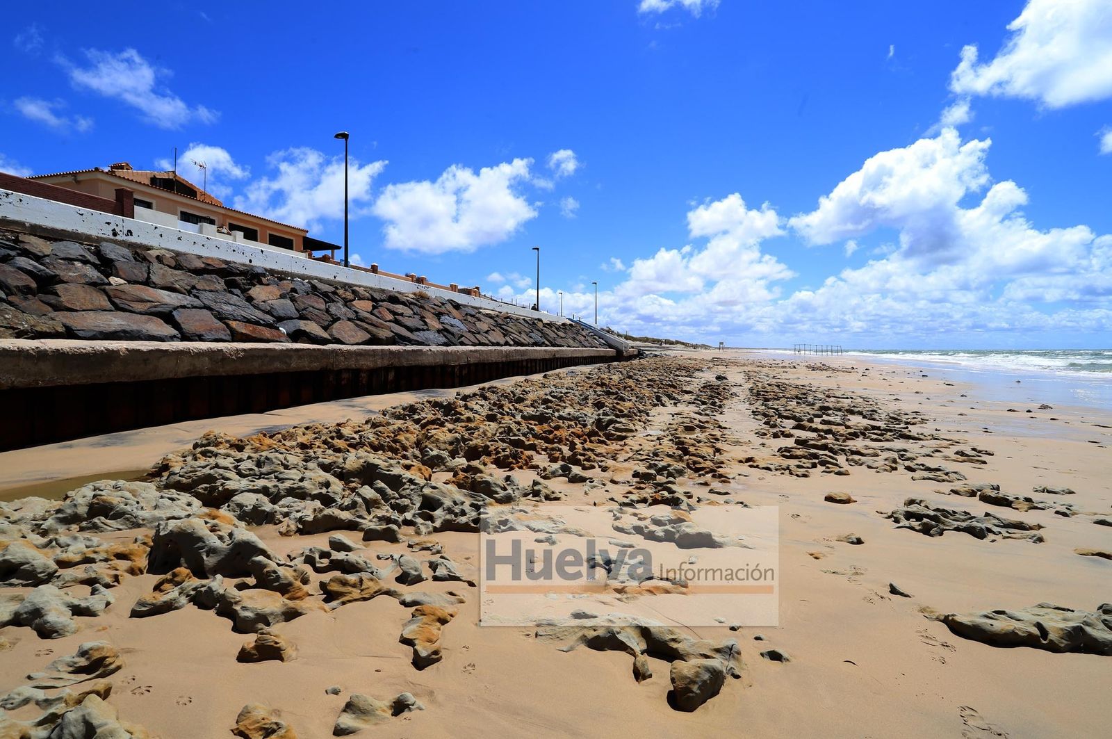 Imágenes de la zona de la playa de Matalascañas más afectada por el temporal