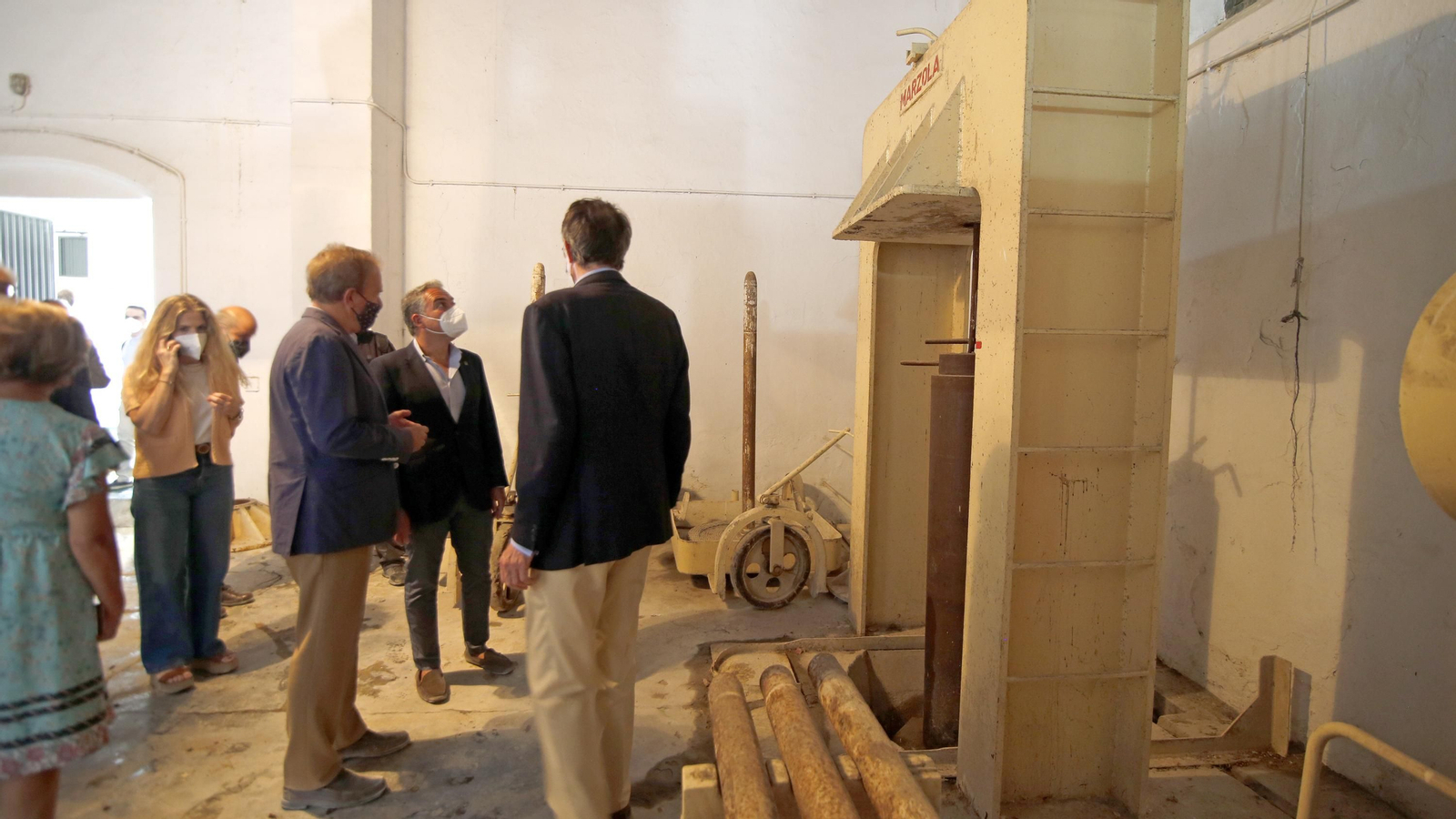 Elías Bendodo visita la viña de Pedro Ximenez de González Byass