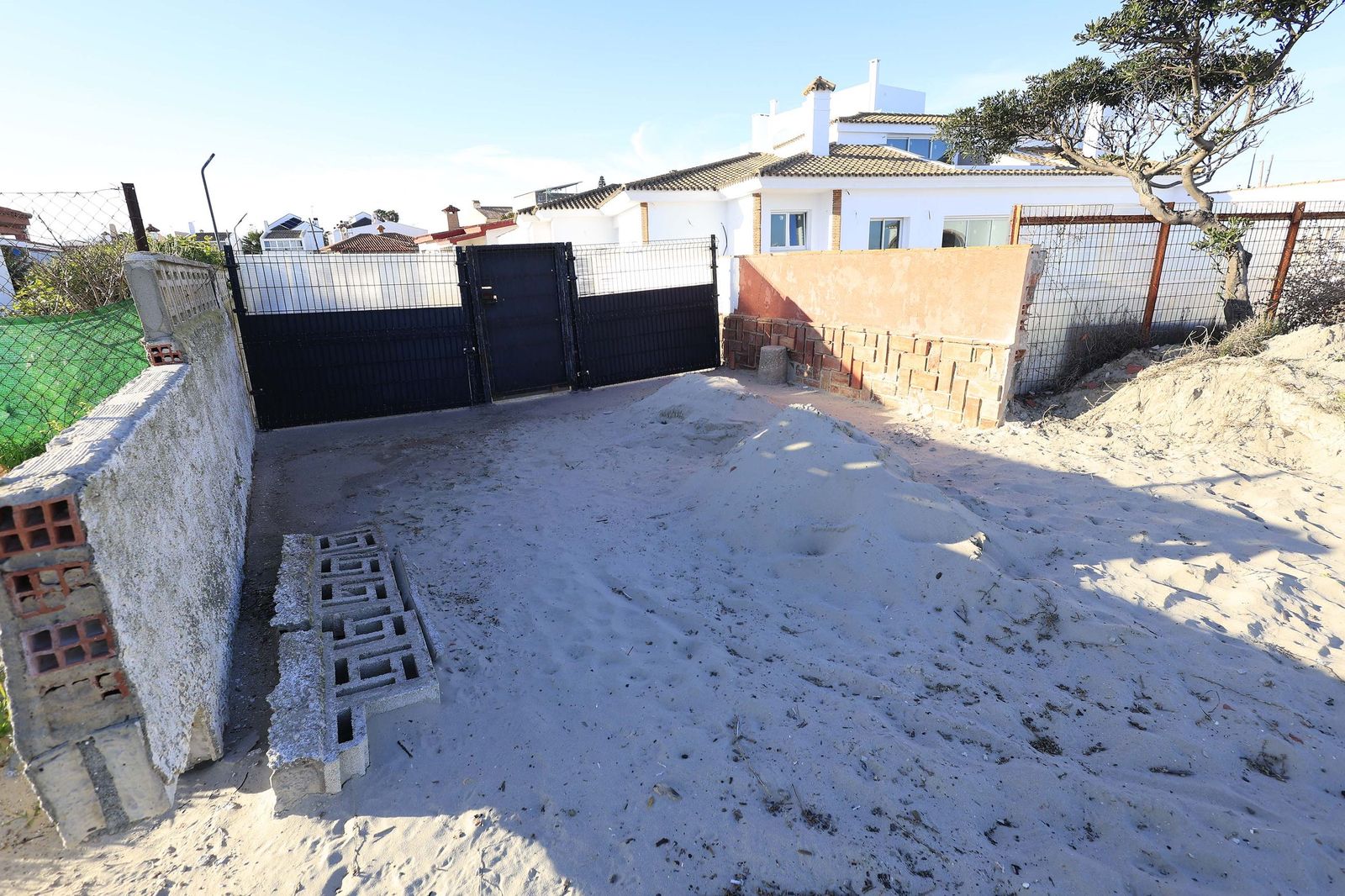 La playa del Rinconcillo de Algeciras tras la borrasca Francis, en imágenes