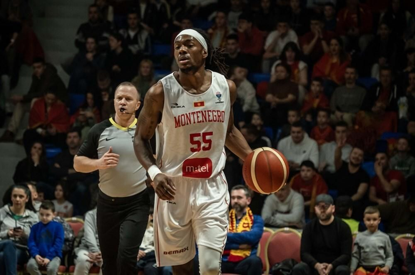 Kendrick Perry se exhibe con Montenegro
