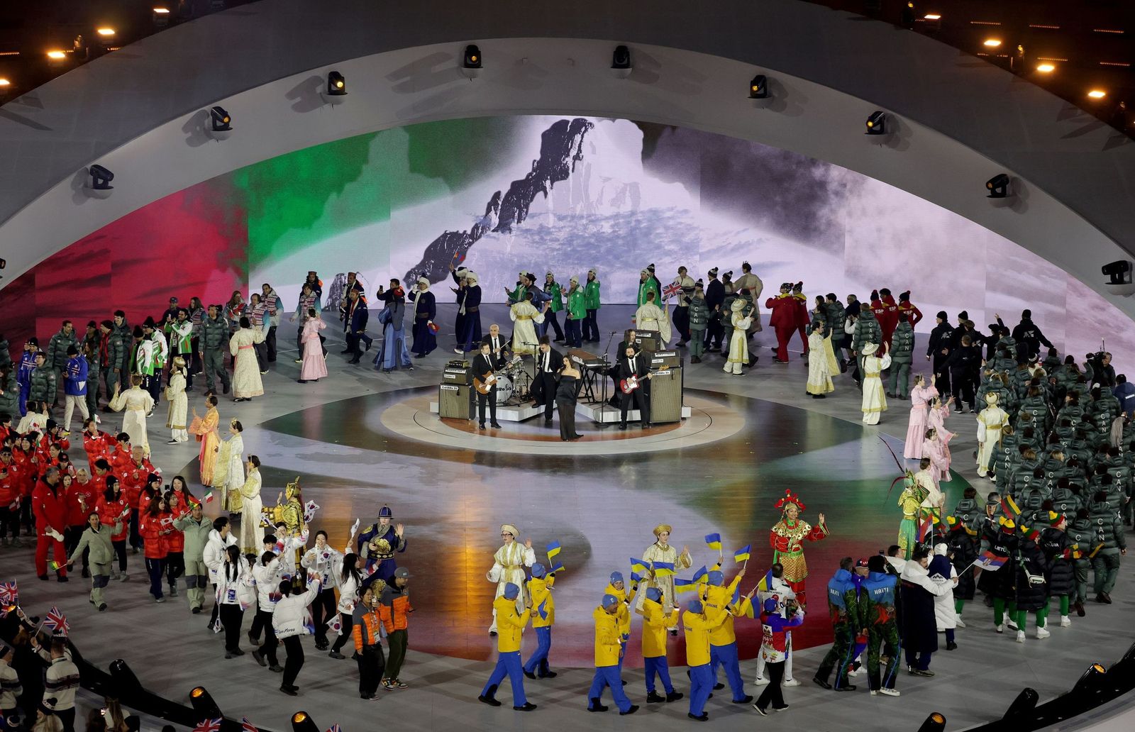 Las mejores fotos de los Juegos Olímpicos de invierno Milán Cortina d'Ampezzo 2026 | Ceremonia de clausura y jornada 17 y última