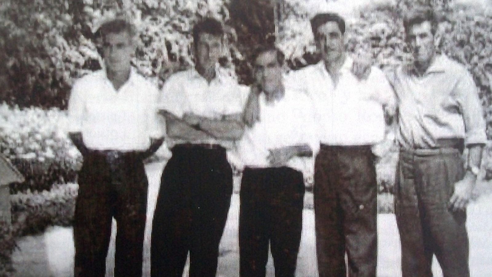 Antonio Machuca, segundo por la izquierda, exiliado en Francia.