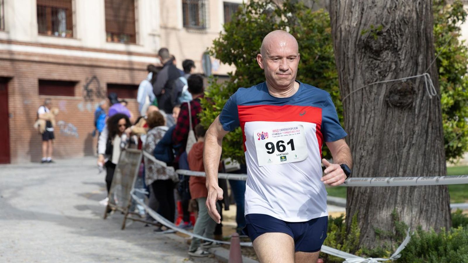 Más de 2.100 participantes corren para promover la salud en Jaén, en imágenes (1)