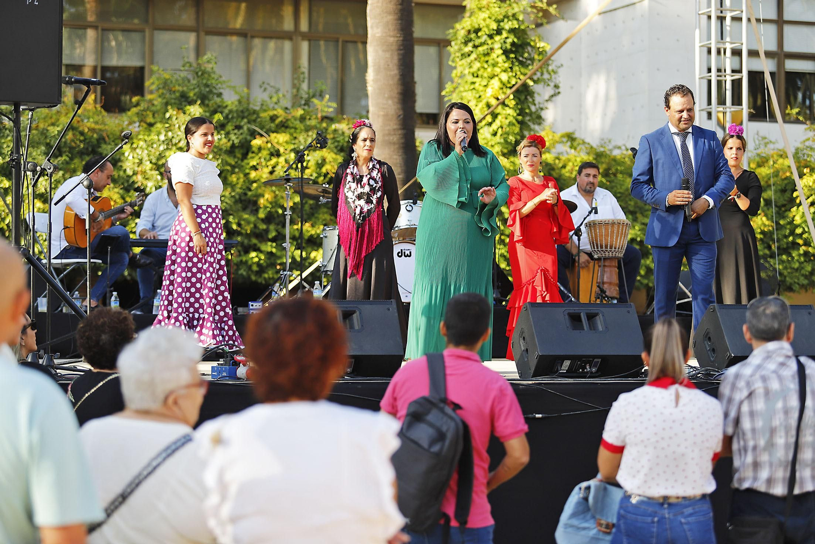 Imágenes de la Feria de las Sevillanas en los jardines del muelle