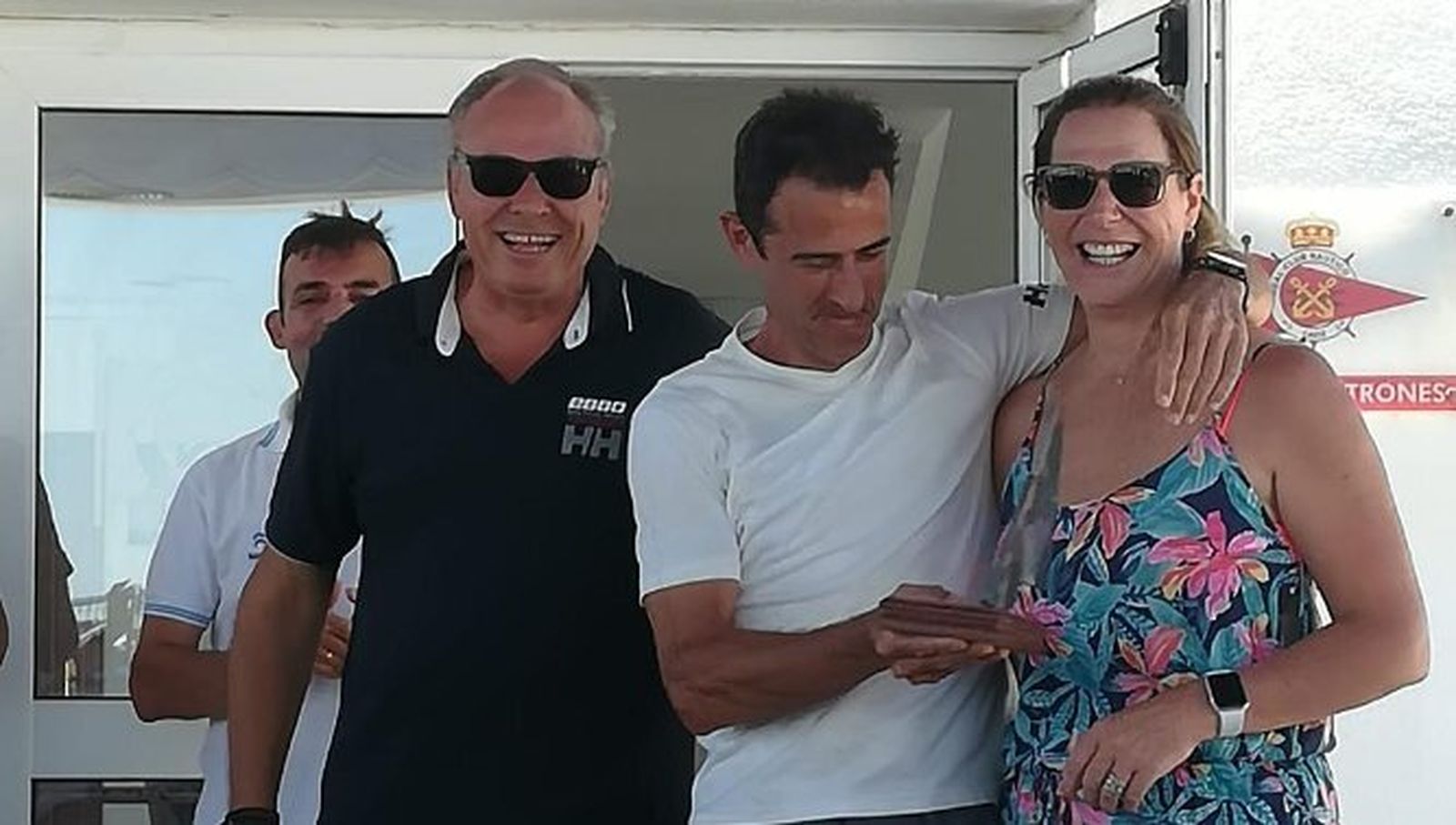 Rafael Ponce, David Blanco y la vicepresidente del Real Club Náutico de Cádiz, Silvia Mora.