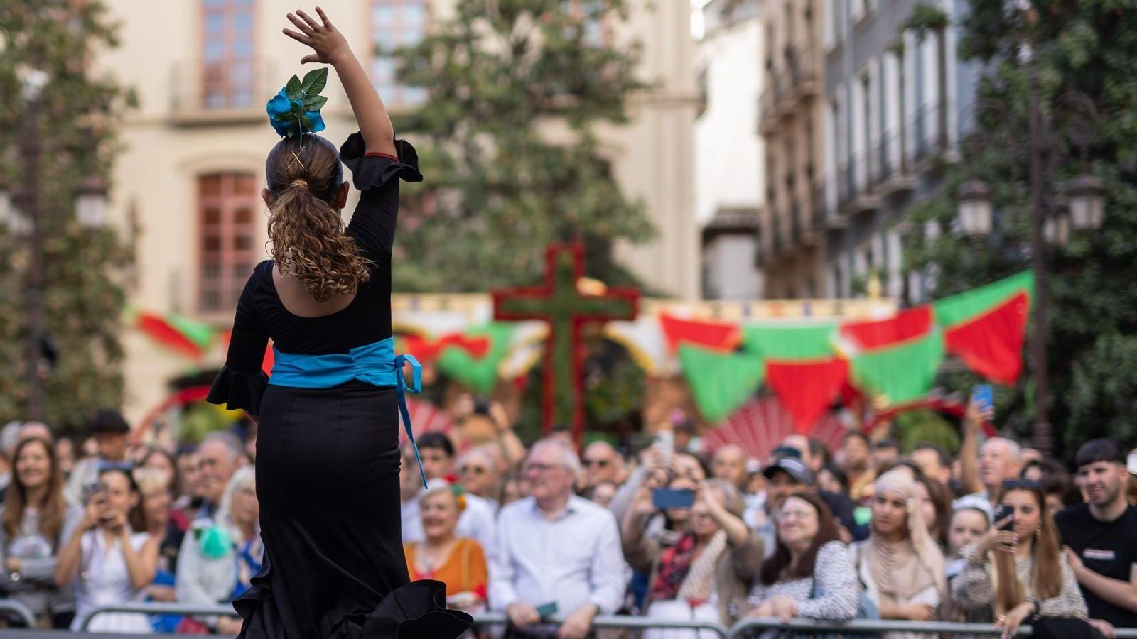 Espectáculo flamenco en el Día de la Cruz de Granada