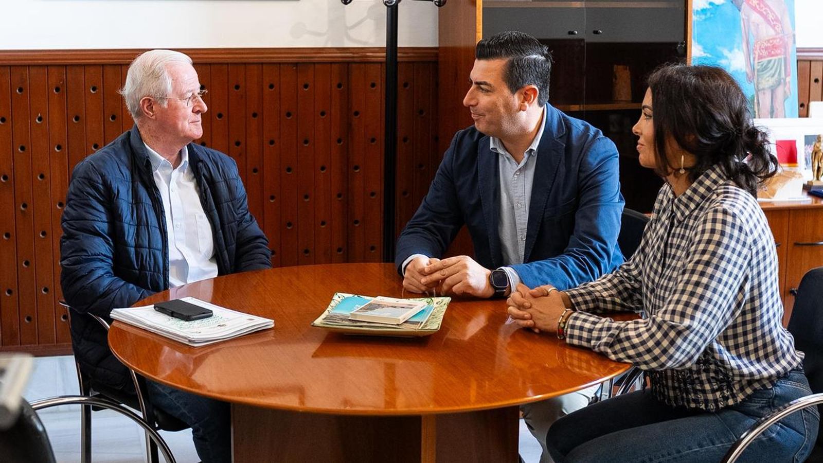 José Francisco Garrido y Juan Herrera, alcaldes de Níjar y Lucainena, junto a la edil María José Herrada