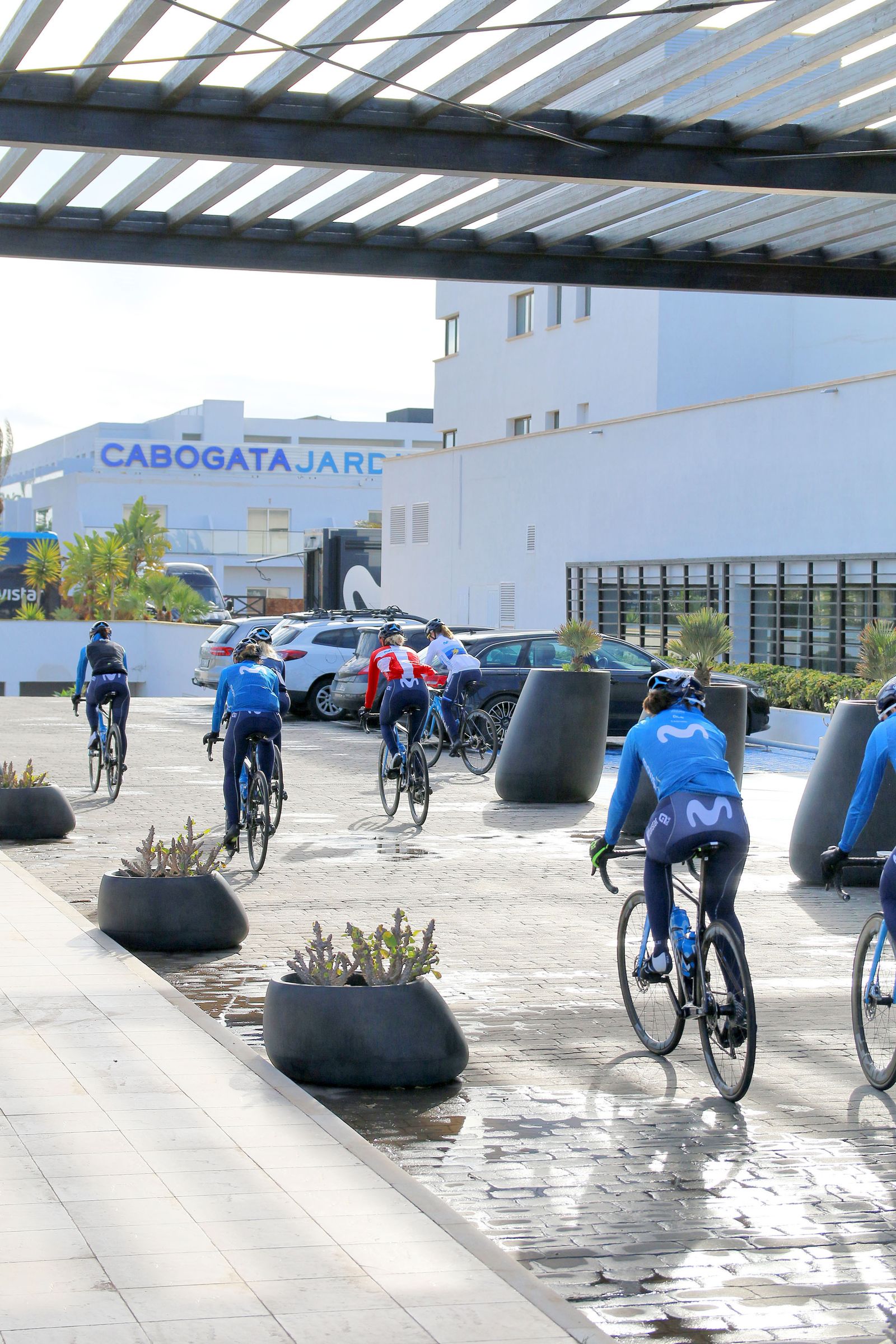 Fotogalería del entrenamiento del Movistar Team en Almería