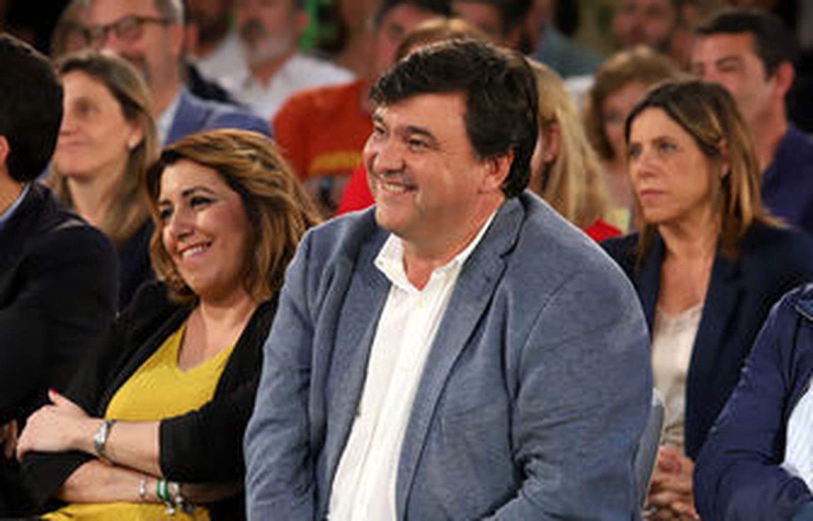 El alcalde de Huelva, Gabriel Cruz, en un mitin junto a Susana Díaz.