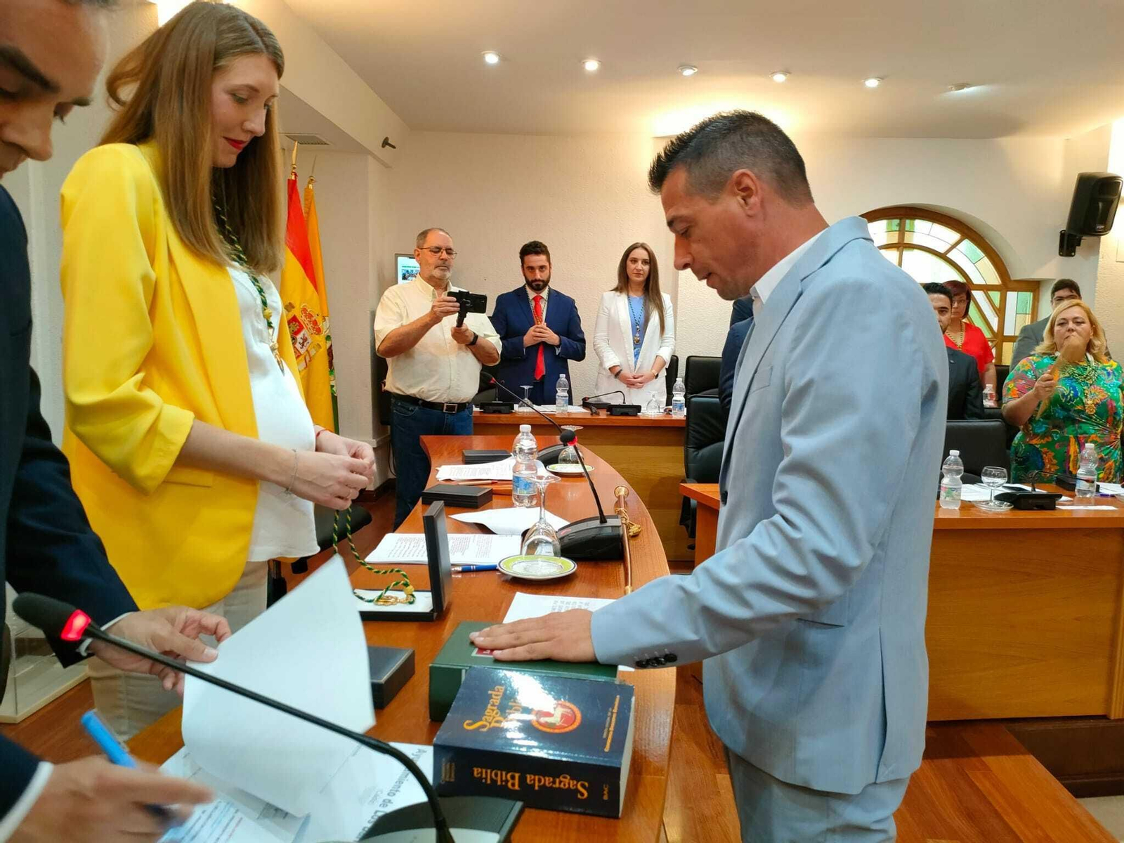 La investidura de Miguel Alconchel como alcalde de Los Barrios, en imágenes