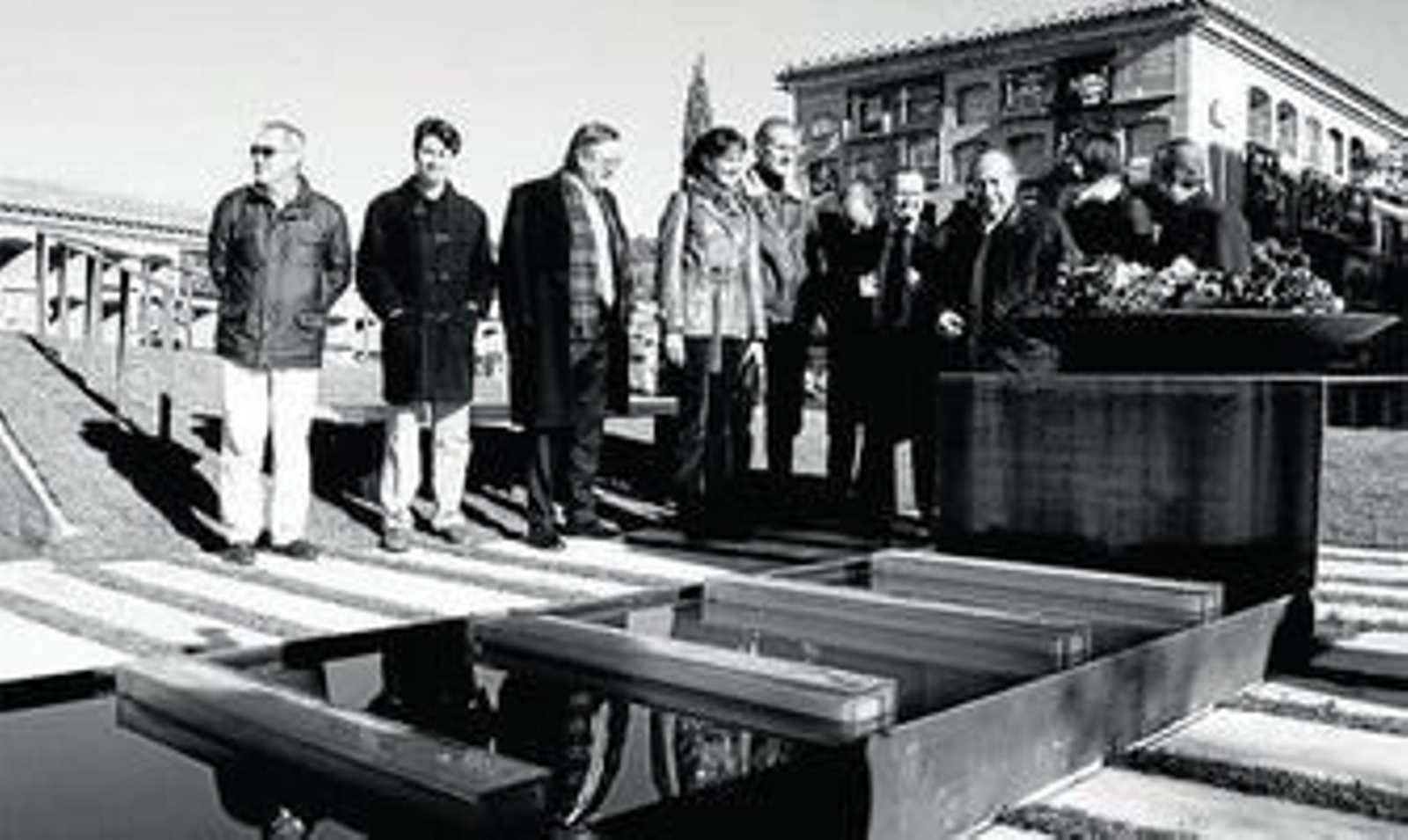 El alcalde inauguró en diciembre de 2009 el Monumento a la Memoria de Granada.