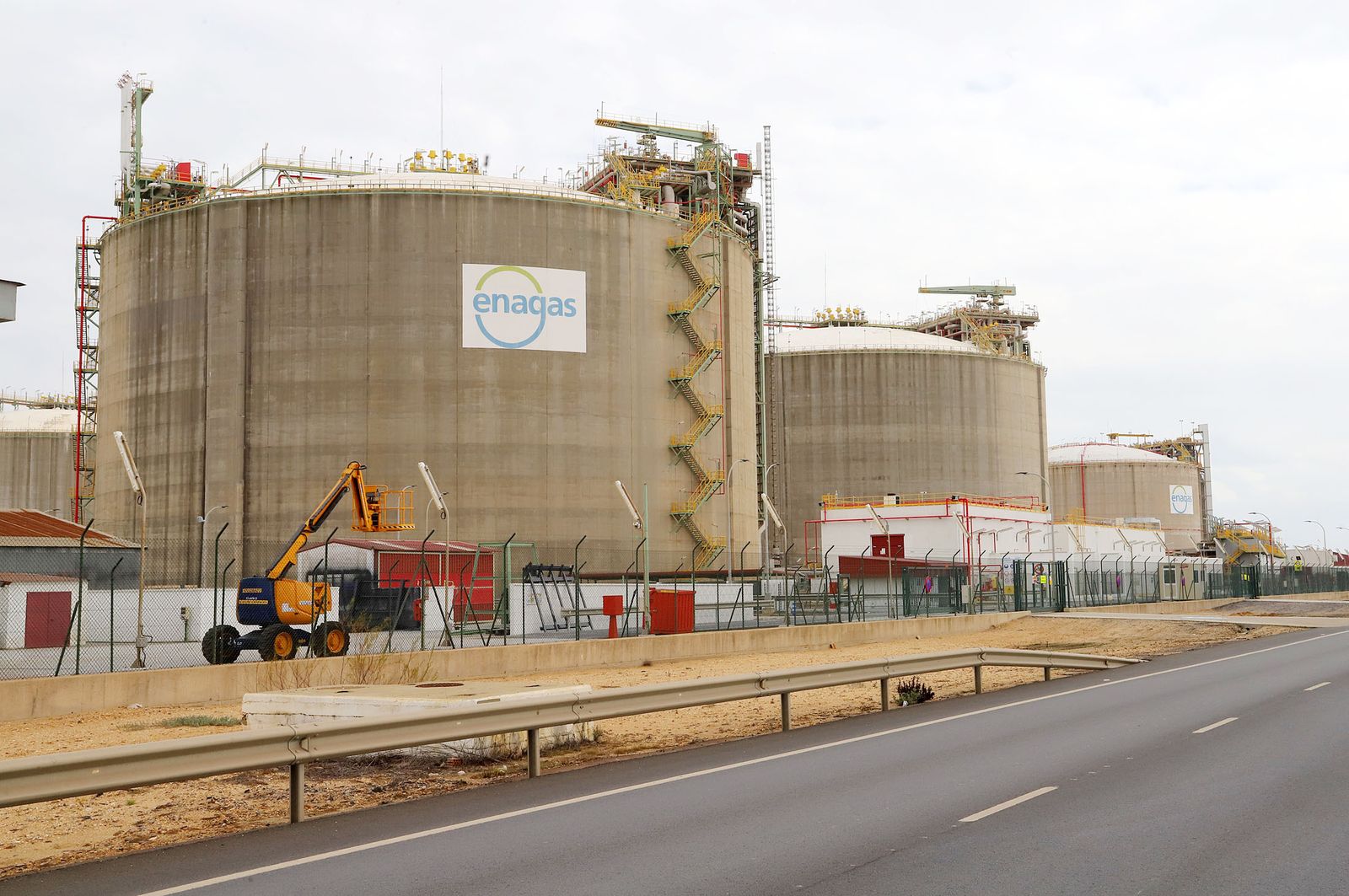 Tanques de Enagás en Huelva integrantes de la red de reserva nacional.