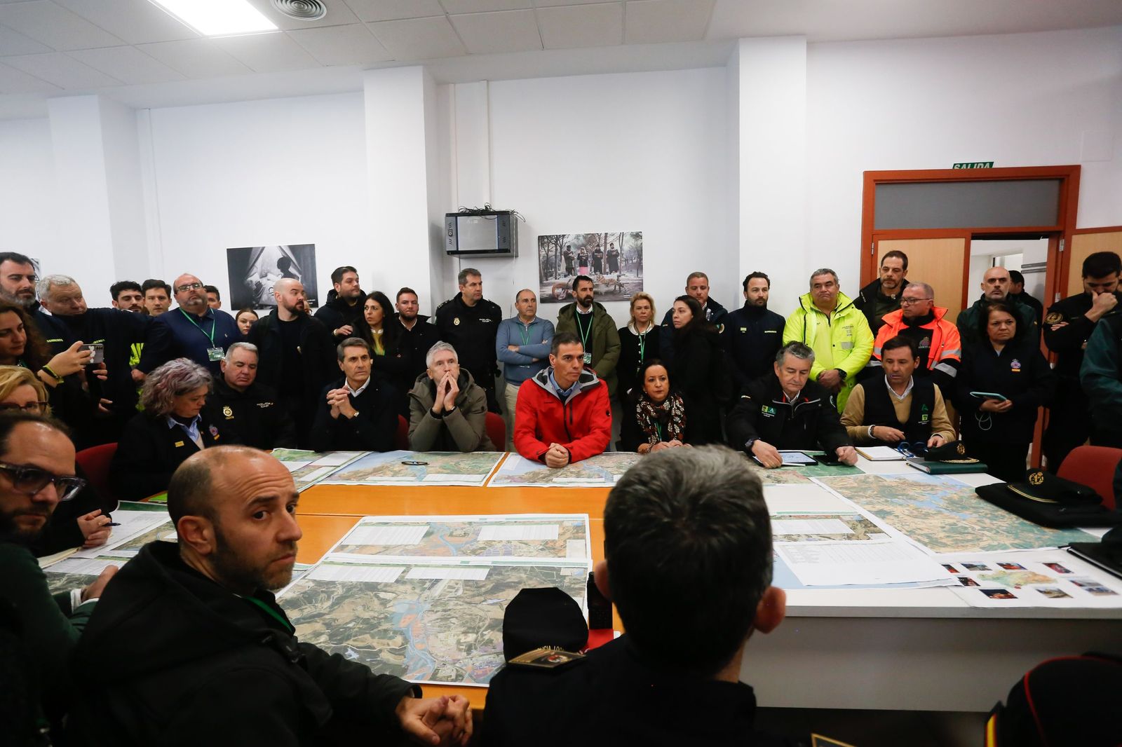 Las fotografías de la visita de Pedro Sánchez al puesto de mando avanzado de San Roque