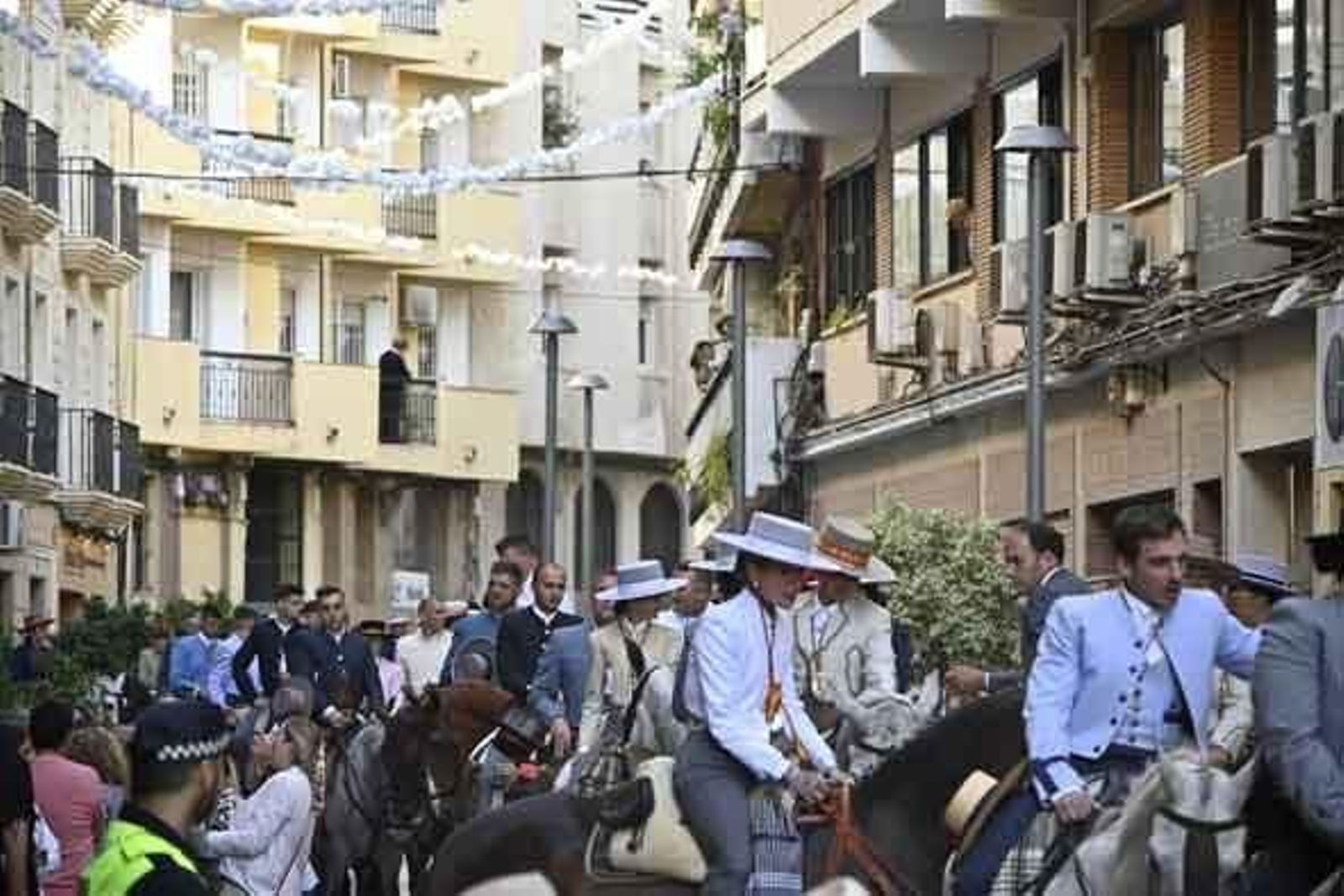 Las mejores imágenes de los peregrinos en la salida de Emigrantes