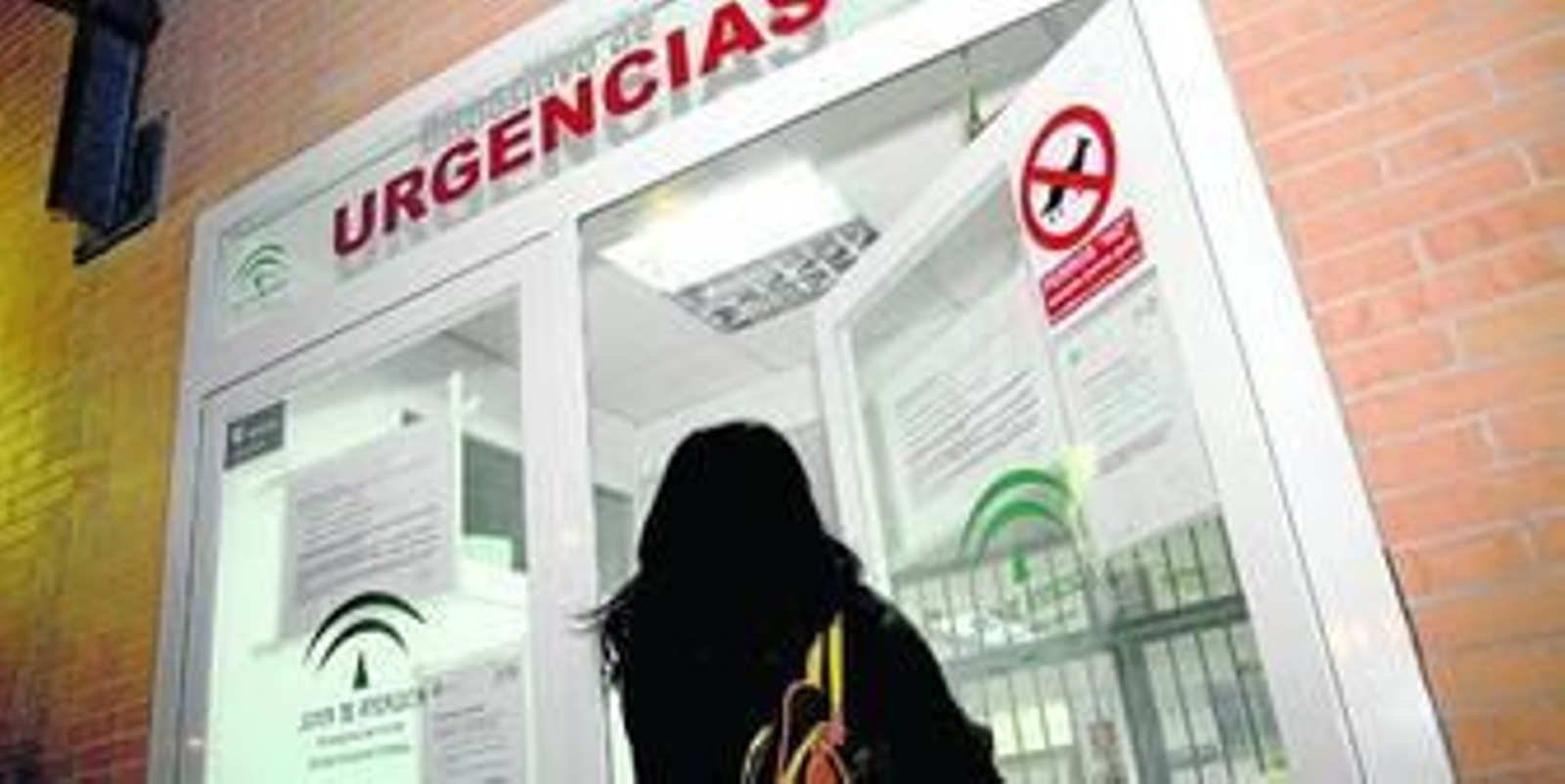 Acceso al Servicio de Urgencias, en el centro de salud de La Chana.