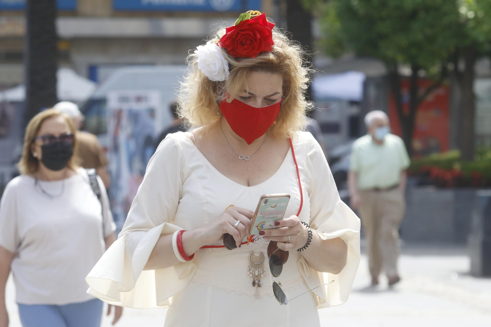 La quedada de las mujeres cordobesas vestidas de flamencas, en imágenes