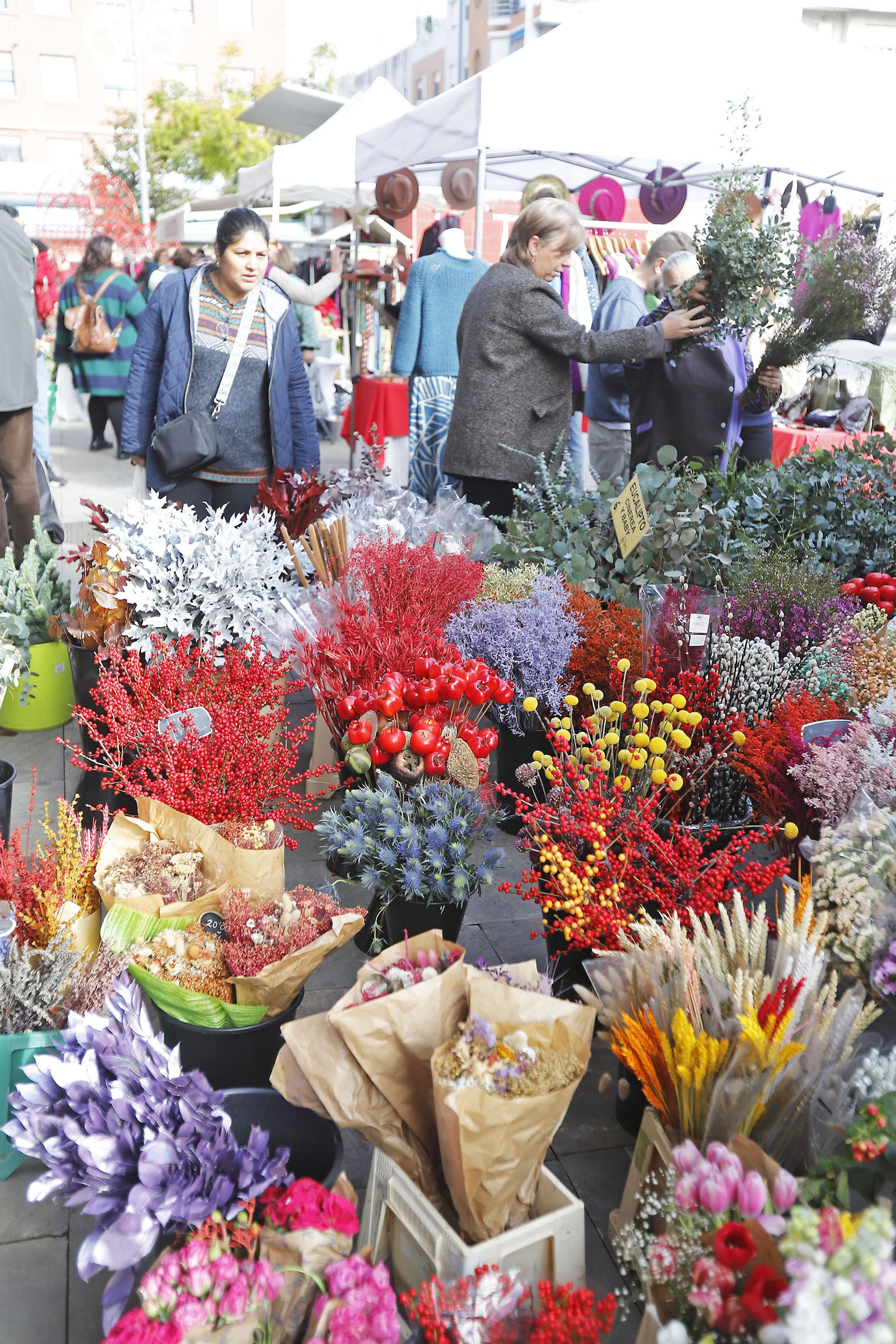 Imágenes del ambiente en el zoco del Mercado del Carmen
