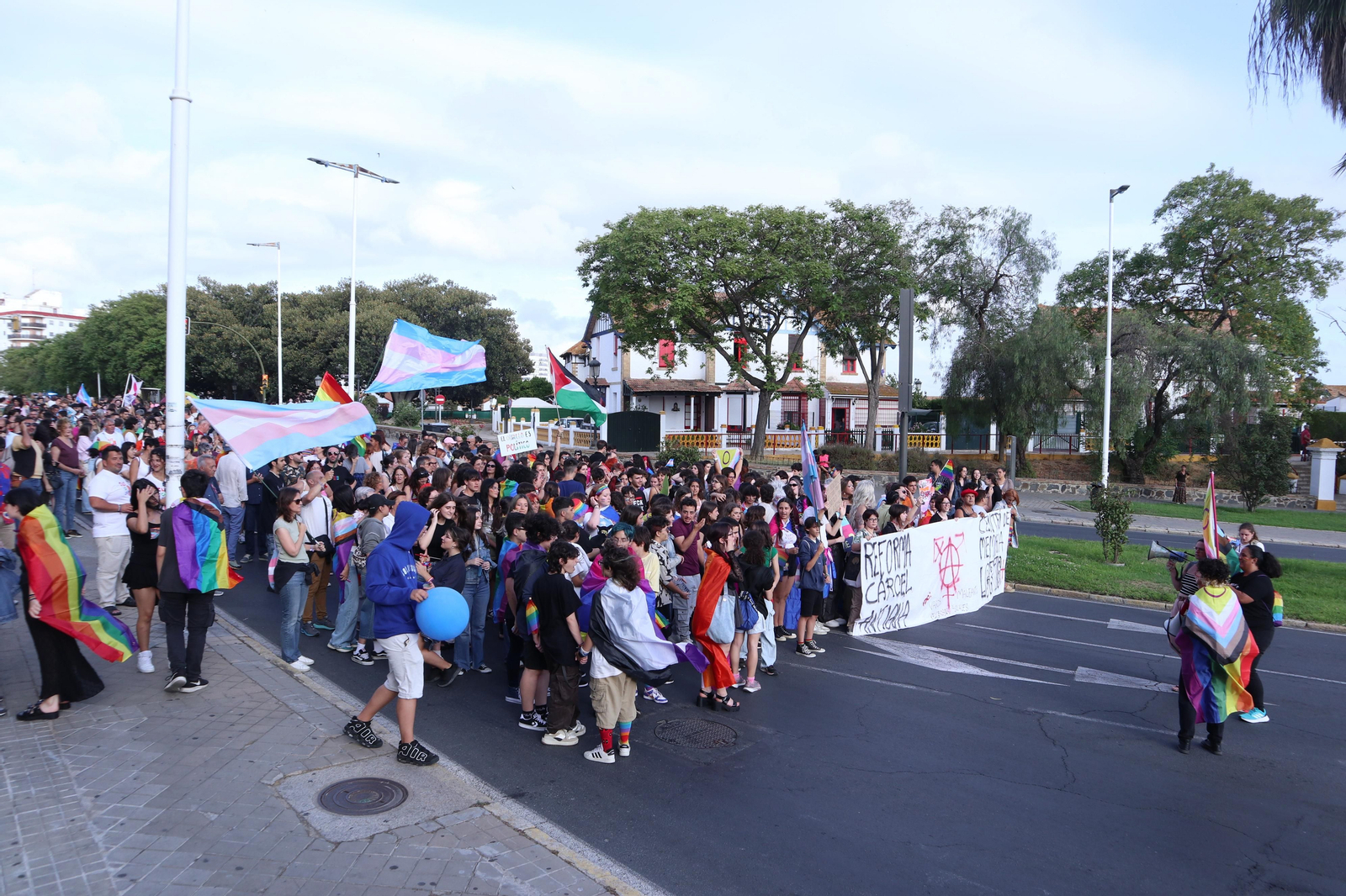 Las mejores imágenes de la manifestacióndel del Orgullo LGTBI en Huelva
