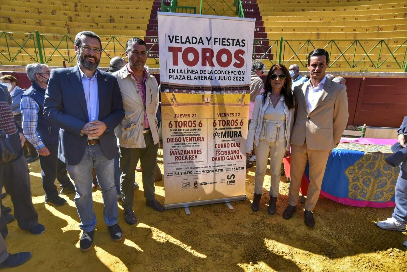 Franco, Duarte, Atanet y Galván, junto a los carteles.