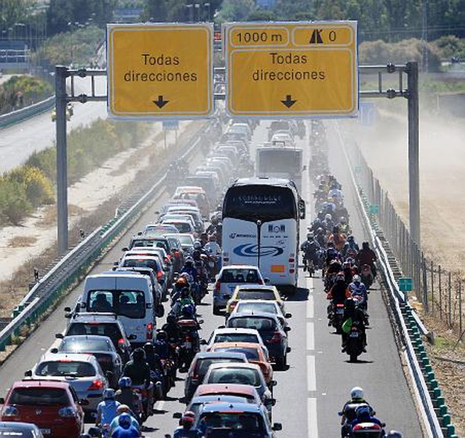 Miles de motos inundan las carreteras de la provincia. 

Foto: Pascual y Juan Carlos Toro