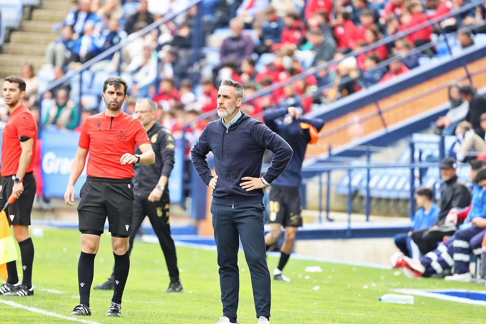 Abel Gómez, en la banda del Nuevo Colombino.