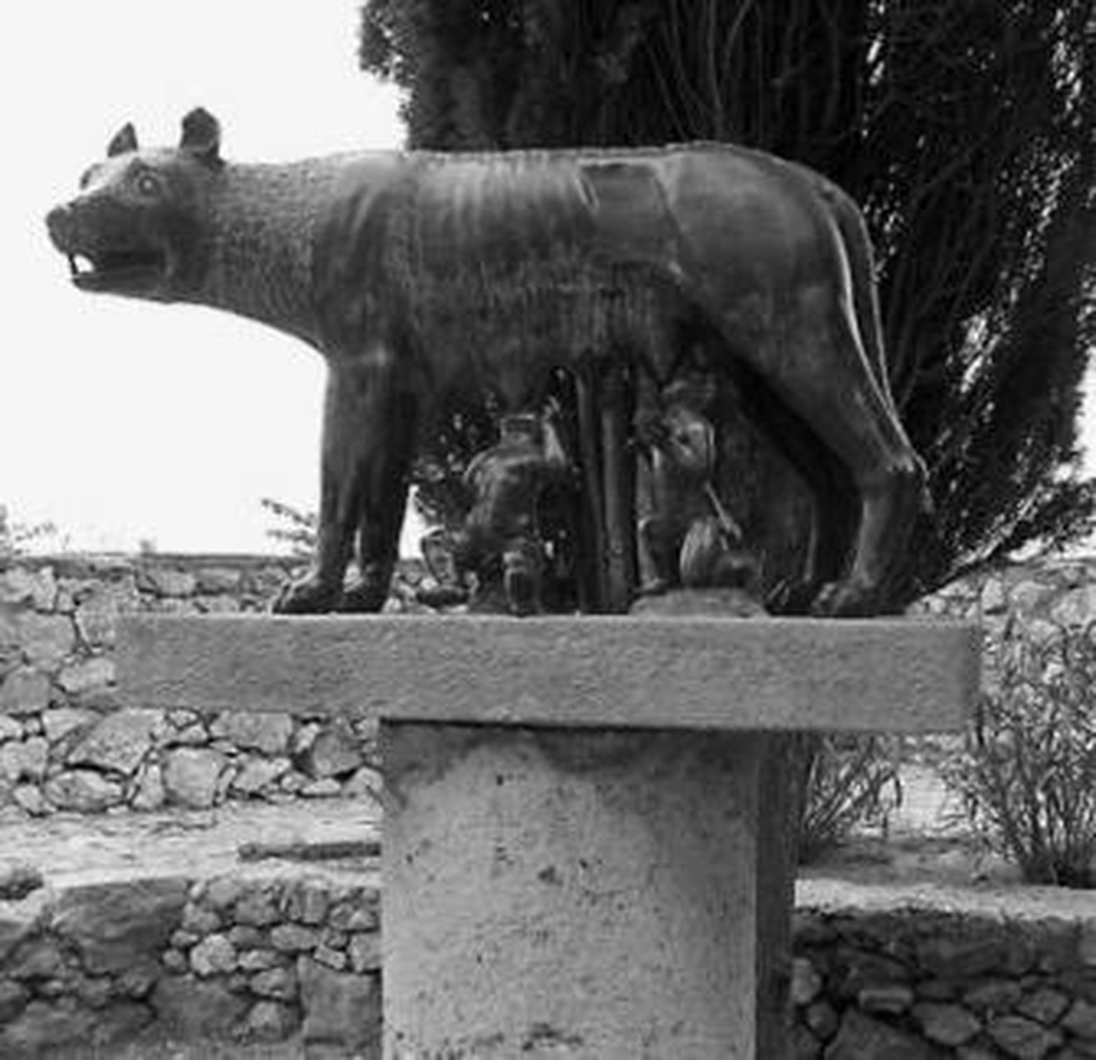 Rómulo y Remo, en una reproducción de la famosa estatua.