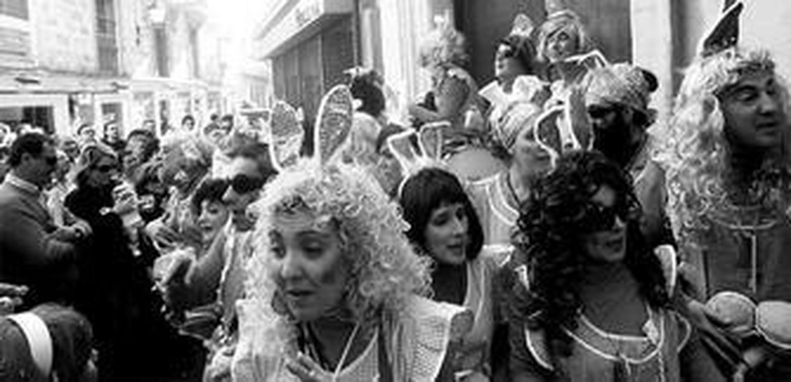 Las agrupaciones callejeras vivieron su primer día grande del Carnaval.