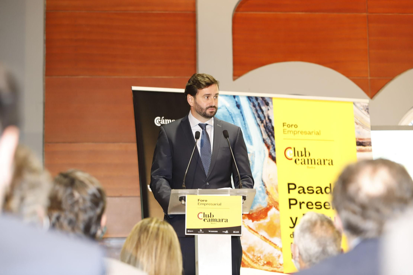 Imágenes de las jornadas del encuentro ‘Pasado, presente y futuro de la Minería Metálica en Huelva’,  en las cocheras del Puerto