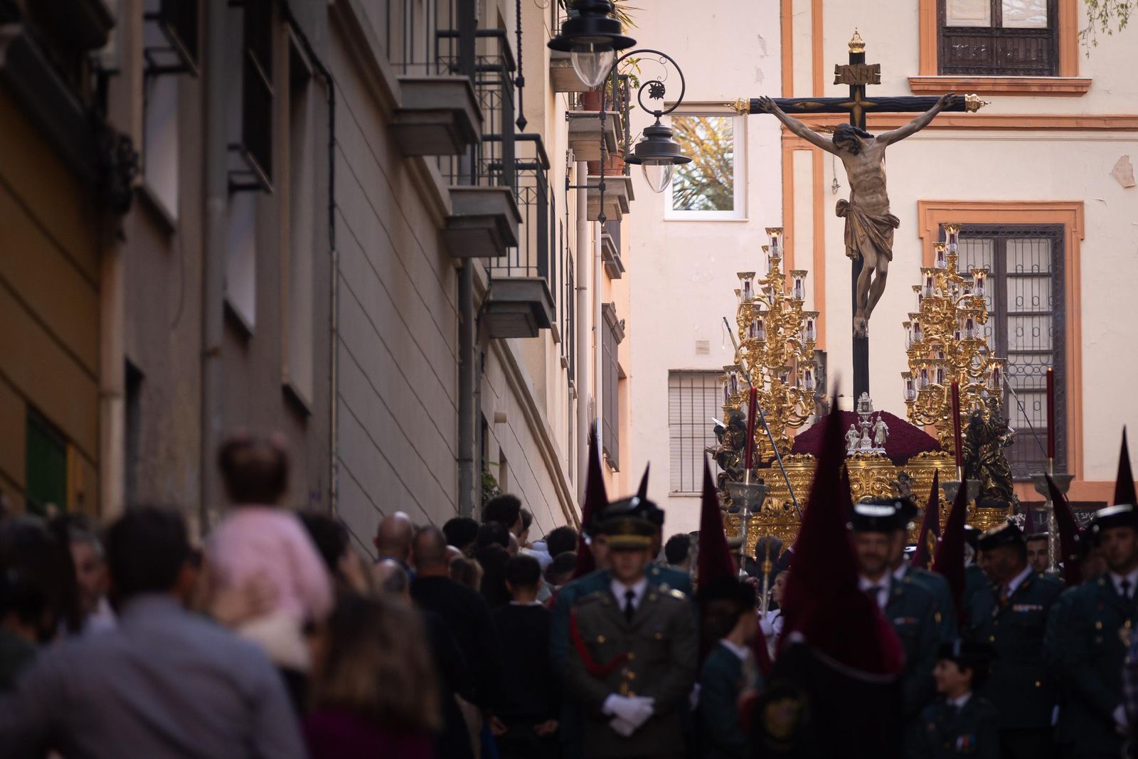 Las mejores fotografías de la Hermandad de los Favores en la Cuesta de Aixa 2025