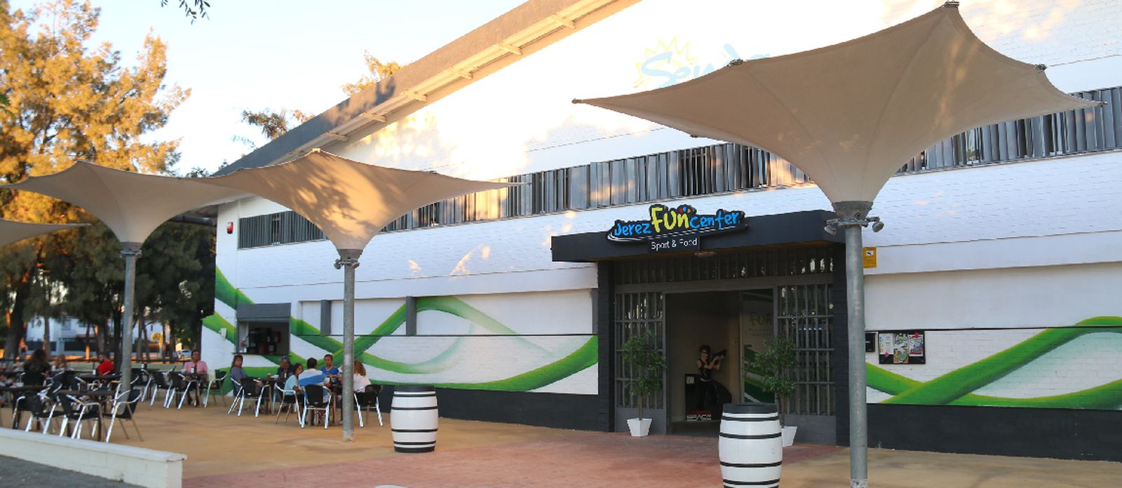 Fachada exterior del Jerez Fun Center
