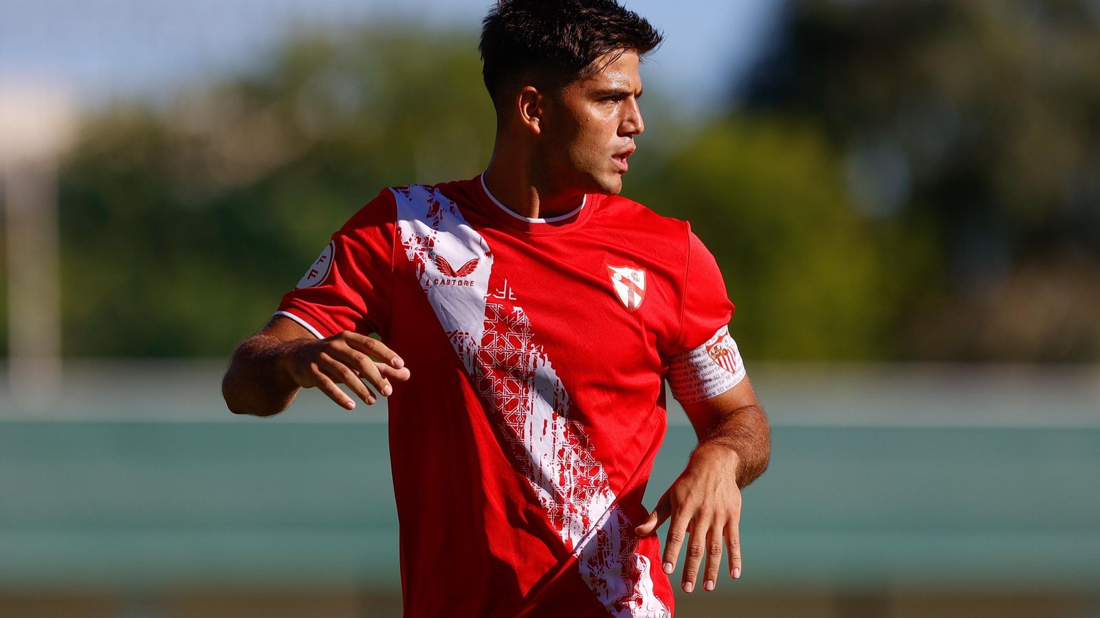 Capi, durante el derbi de filiales
