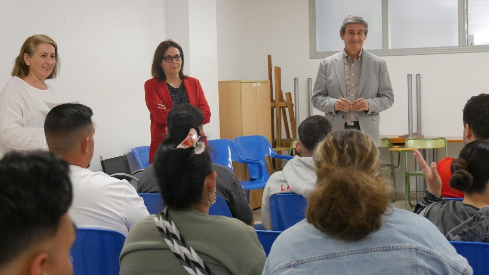 Manuel Cortés durante la visita.