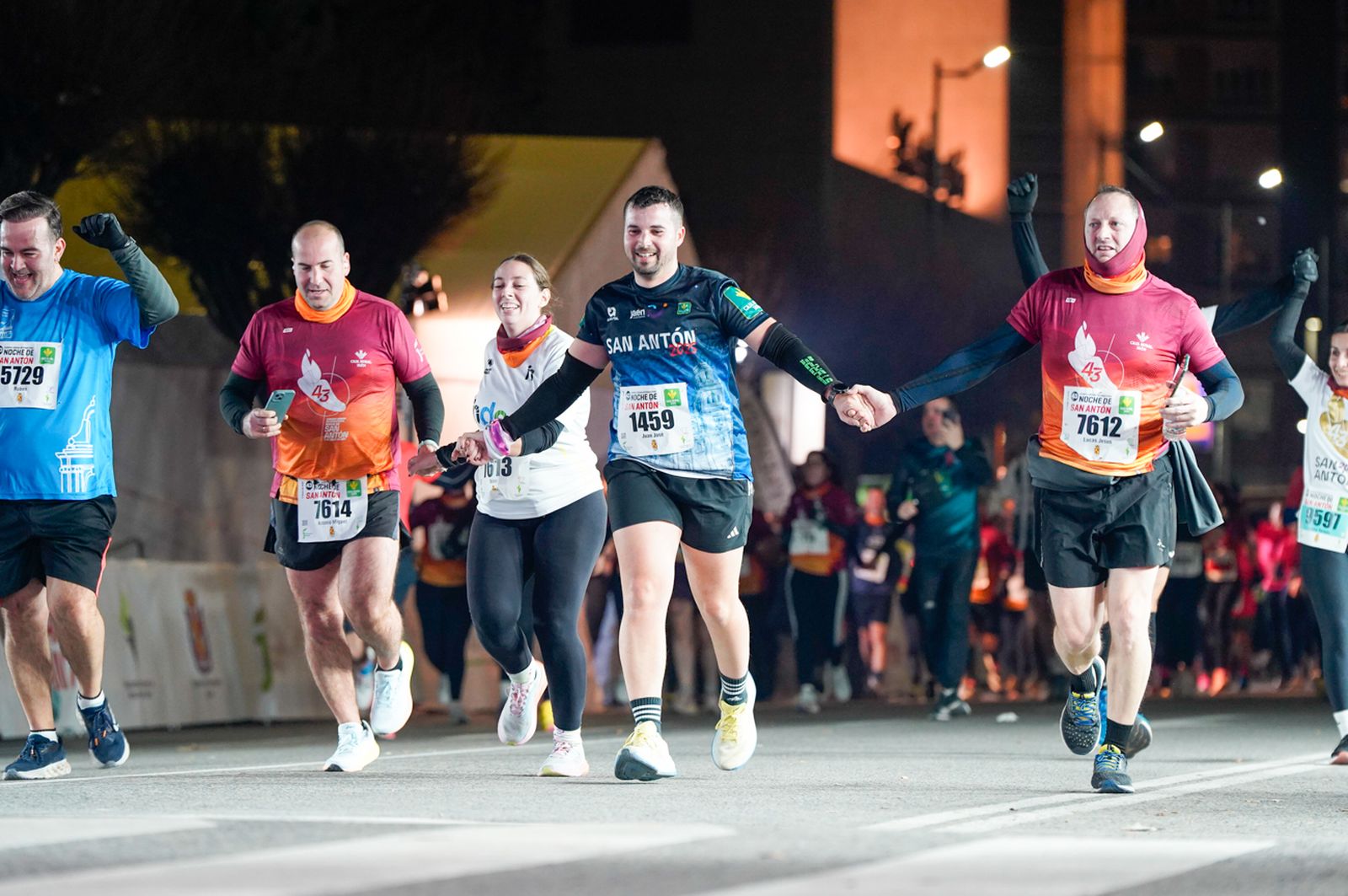 En imágenes: búscate en tu llegada a meta de la Carrera de San Antón 2026 (2)