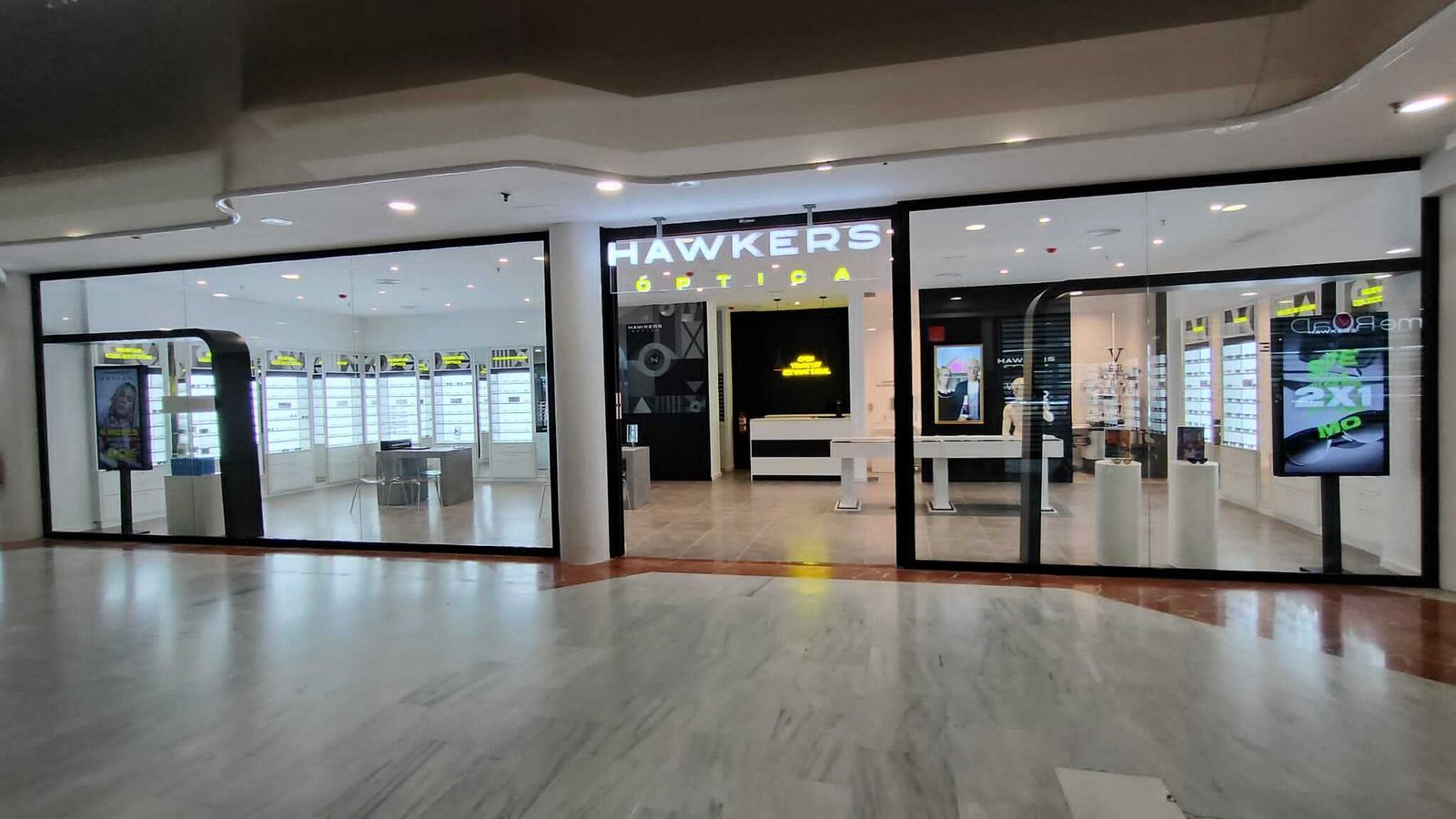 Nueva tienda Hawkers que ha abierto en Bahía Sur.
