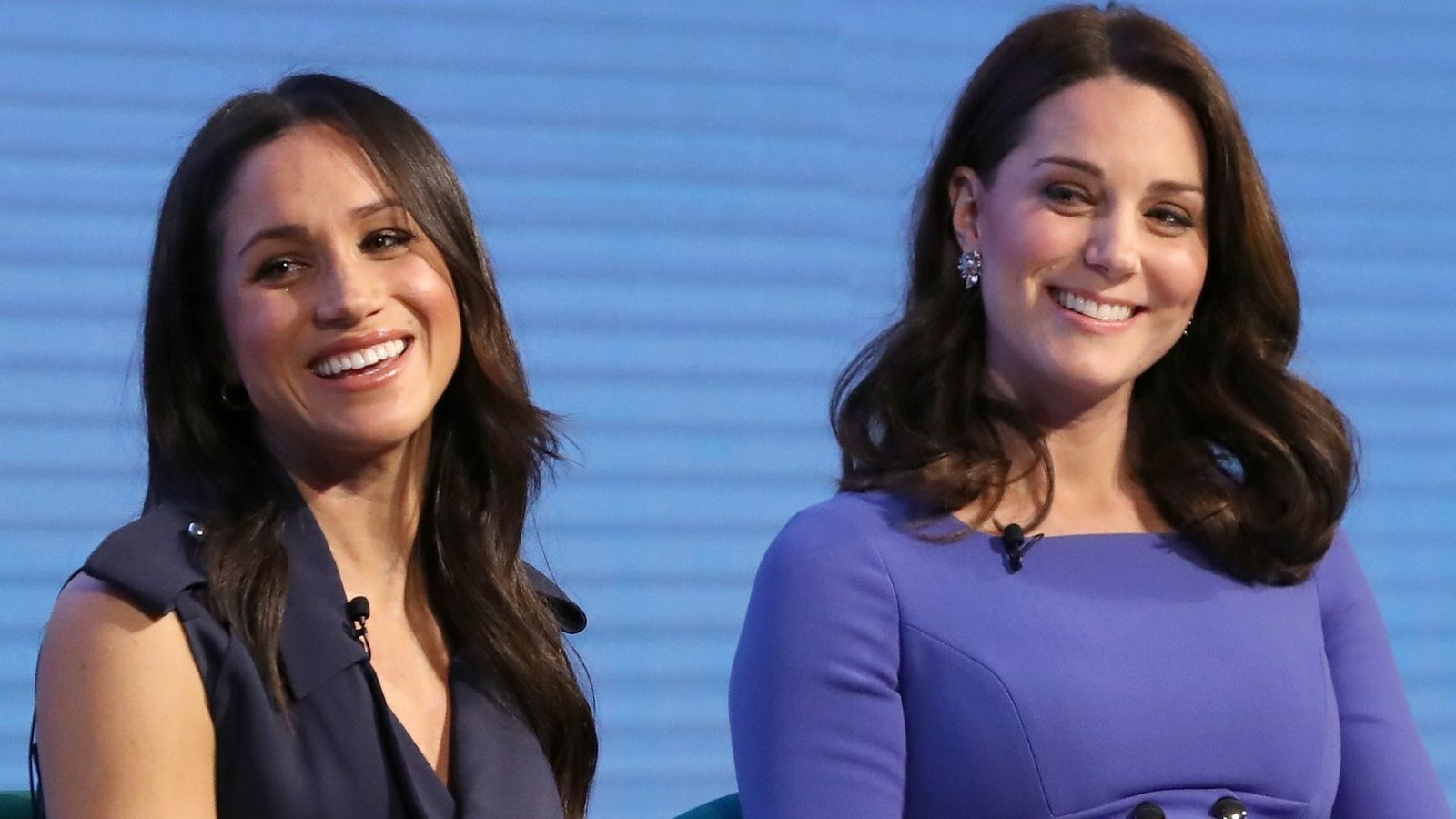 Meghan y Catalina, sonrientes, en uno de los pocos actos a los que han acudido juntas hace meses.