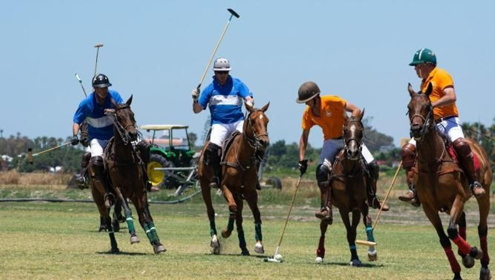 Polistas participantes durante la celebracion del torneo Copa de la Amistad, en Trafalgar Polo Club.