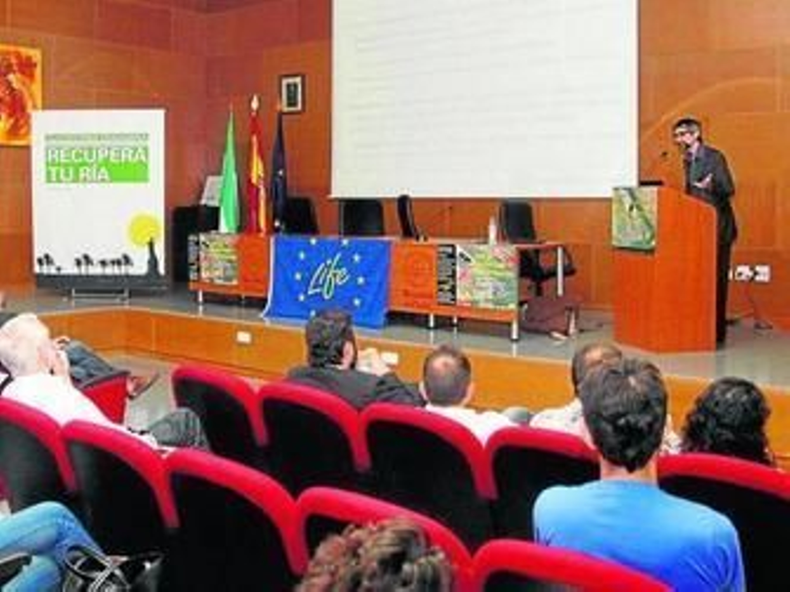 Juan Alguacil, profesor de Salud Pública de la UHU, pronunció ayer una conferencia. Juan Alguacil, profesor de Salud Pública de la UHU, pronunció ayer una conferencia.