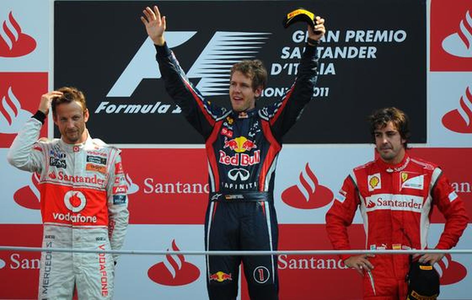 Vettel también gana en Monza y Alonso acaba tercero tras llegar a liderar la carrera. / AFP