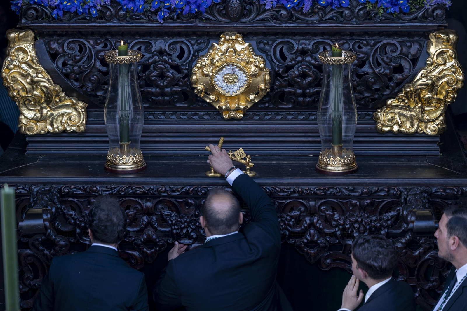 Imágenes de la salida de Vera Cruz en la Semana Santa de El Puerto 2025