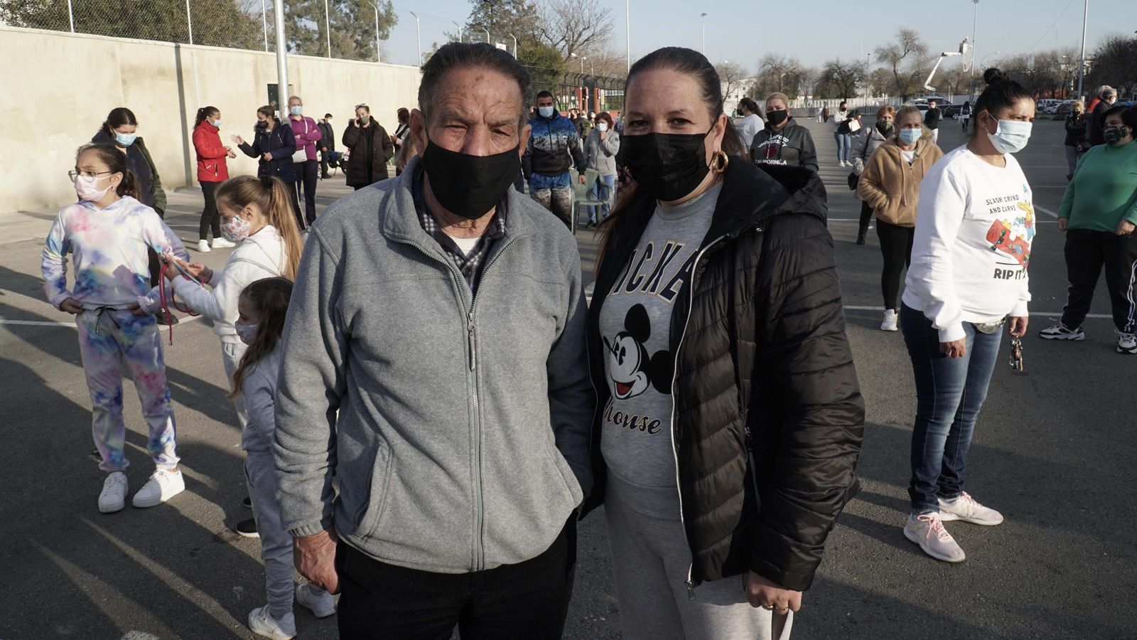 José López y su hija Raquel, vecinos de la calle Almendro.