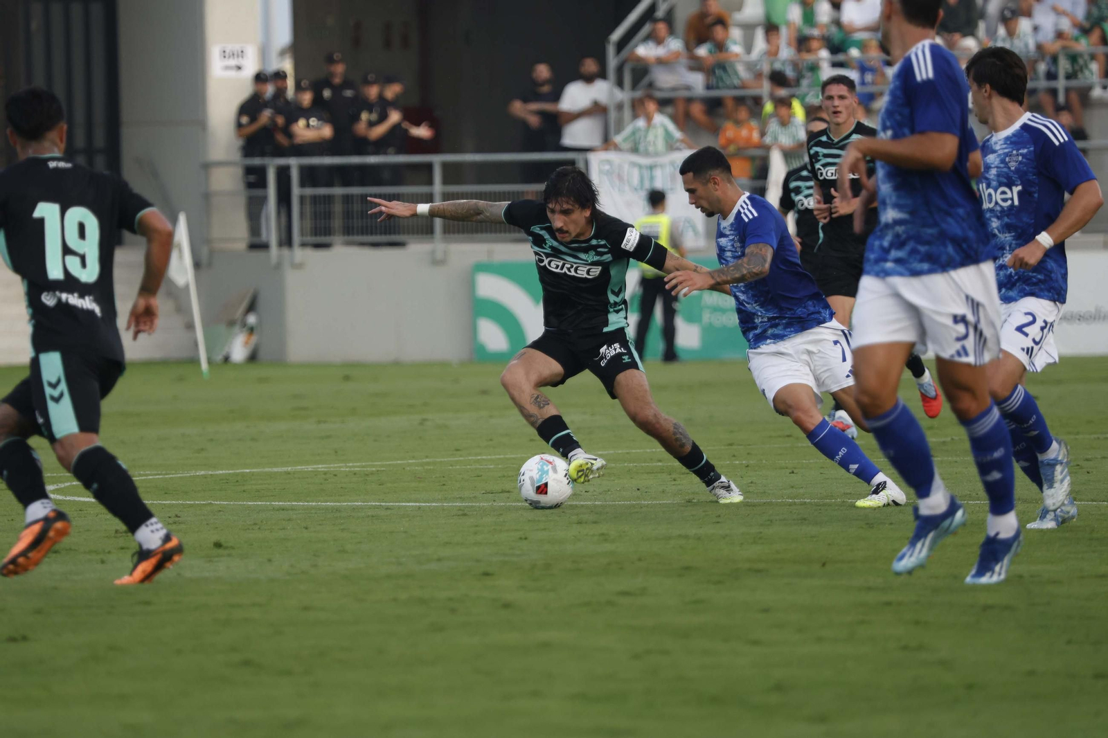 Las fotos del Betis-Como disputado en el Ciudad de La Línea (2-3)