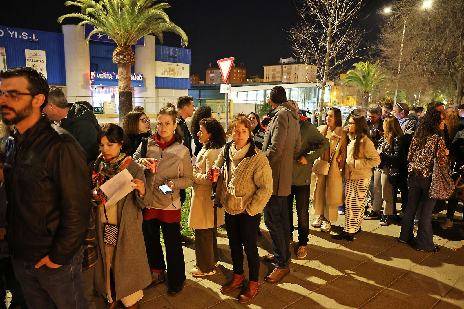 Imágenes del ambiente previo al concierto de Manolo García